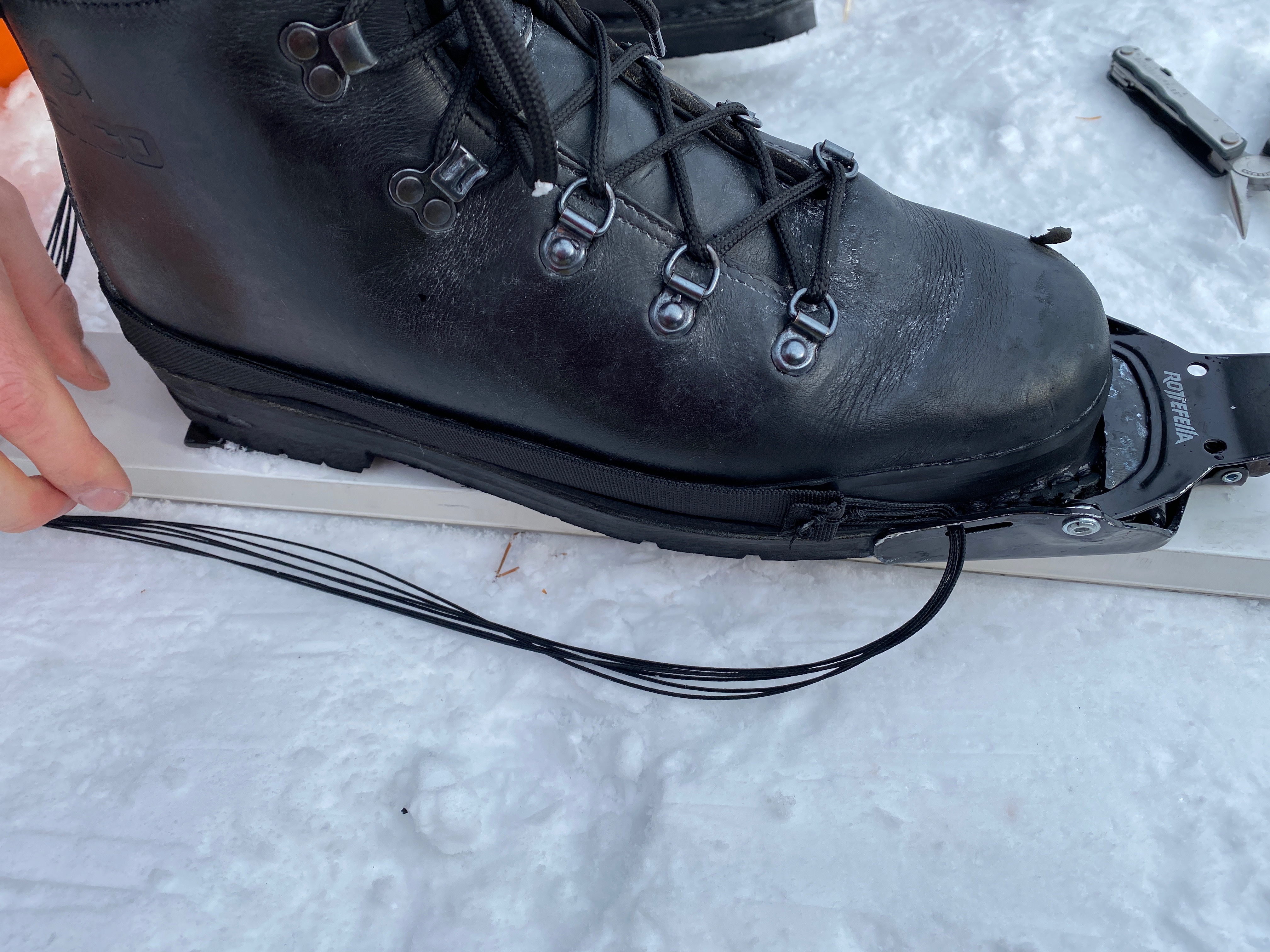 Glue to re-attach XC ski boot sole : r/xcountryskiing