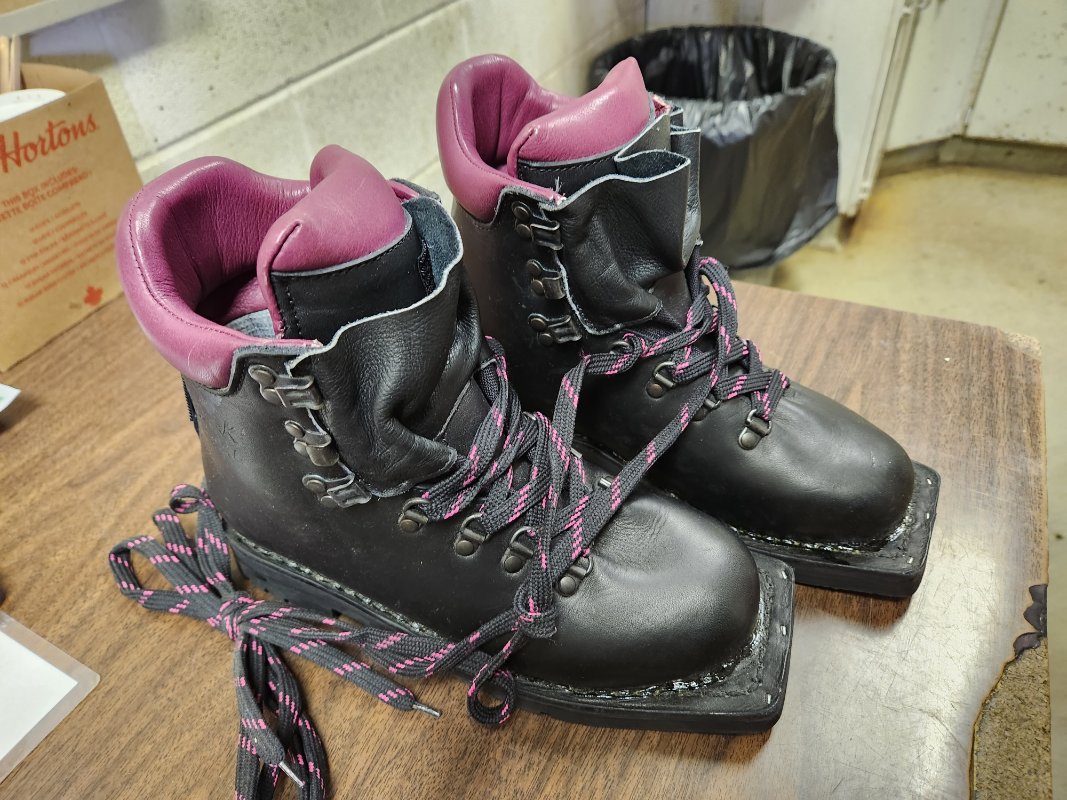 Crispi boots outlet canada